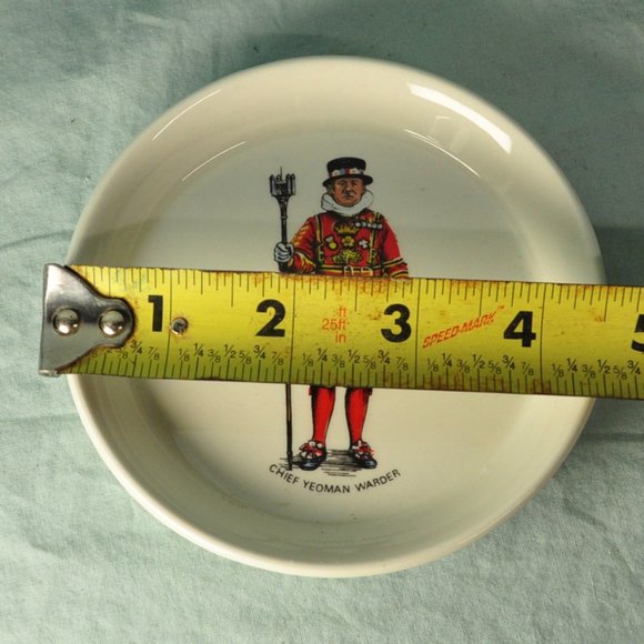 chief yeowman warder beefeater coaster trinket dish (w985) - Picture 2 of 5